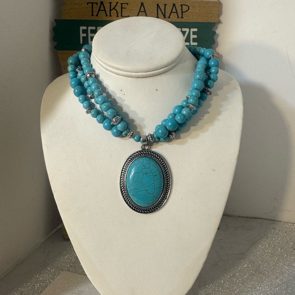 DEVIE STATEMENT NECKLACE - Picture 2 of 4